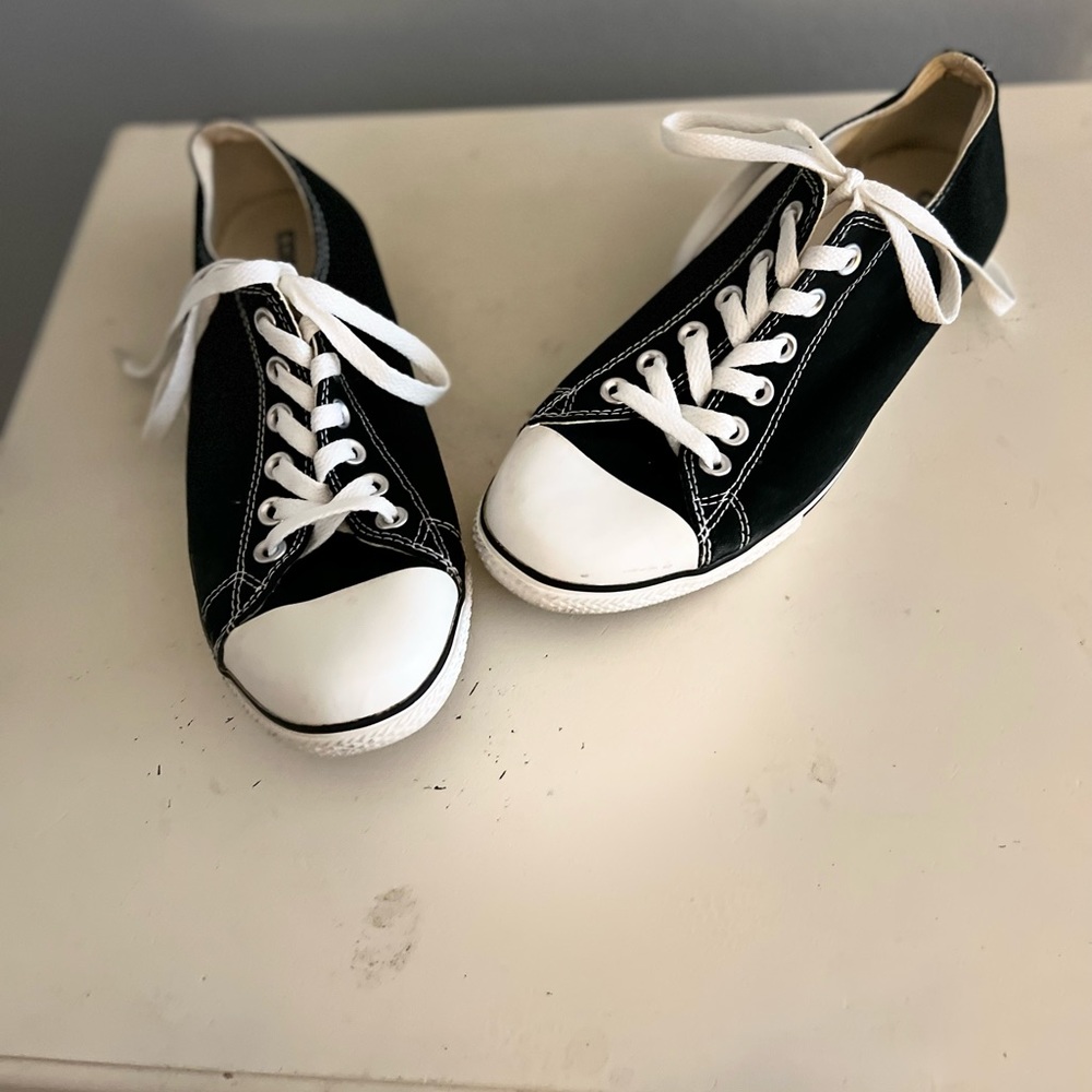 CONVERSE black low ride Tennies. All STAR  sz 8 womens. Size 6 mens. Unisex